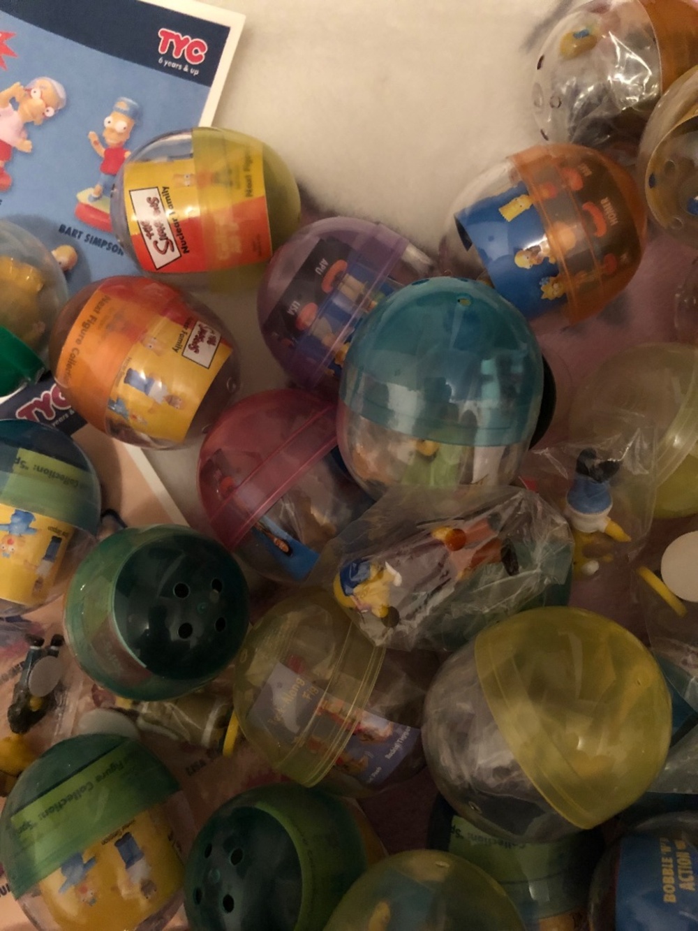 75 approximately SiMpSoNs vending machine toys - Picture 4 of 13